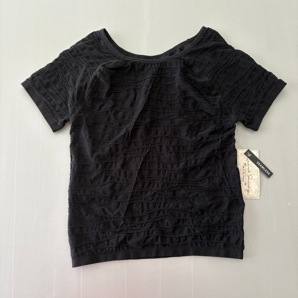 NWT French‎ Laundry Seamless Scoop Neck Top Black Size S Short Sleeve Stretch